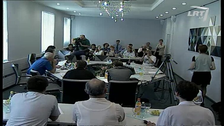 Panoramos archyvai. Spaudos konferencija dėl sumušto diplomato