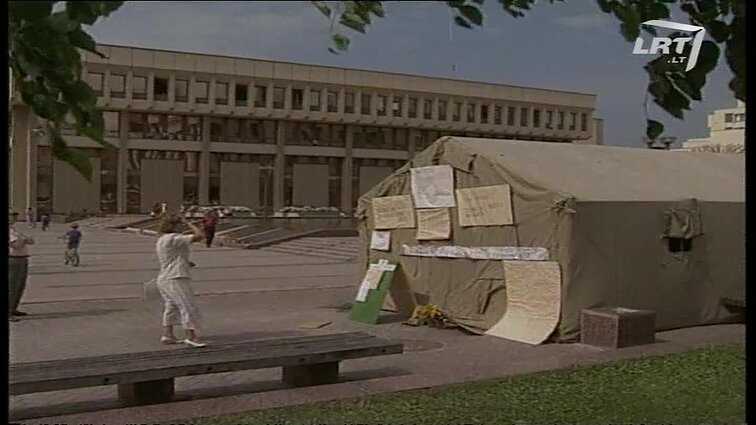 Panoramos archyvai. Sprendžiamos badaujančiųjų darbininkų problemos