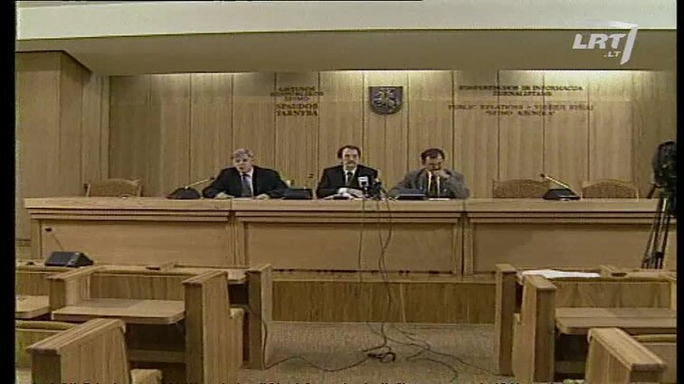 Panoramos archyvai. Romualdo Ozolo spaudos konferencija