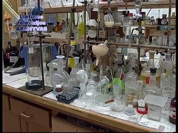 Klausimėlis. Kas tai yra atomas?