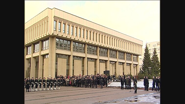 Valstybės vėliavos pakėlimo ceremonija Nepriklausomybės aikštėje, Vilniuje