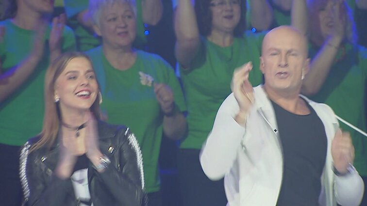 Muzikinis žaidimas „Atspėk dainą“.