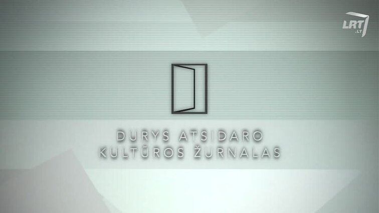Durys atsidaro.