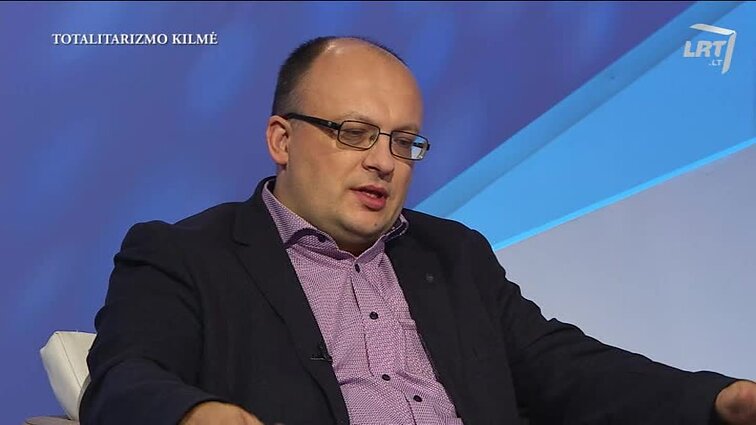 Anapus čia ir dabar. Totalitarizmo kilmė