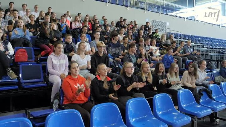 Į sveikatą! Sūnaus iššūkis tėčiui. Susitkimas su Jonavos jaunimu. Ir laidos vedėjo Alano testas kūnui ir sielai.