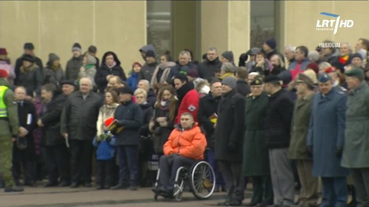Valstybės vėliavos pakėlimo ceremonija (su vertimu į gestų k.)