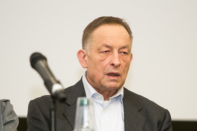 Kalbantys tekstai. Susitikimas su poetu Kornelijumi Plateliu