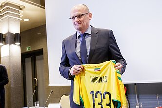 Lietuvos futbolo rinktinės treneris Valdas Urbonas Lietuvos futbolo rinktinės treneris Valdas Urbonas