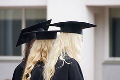 Студенты (ассоциативное фото) Студенты (ассоциативное фото)