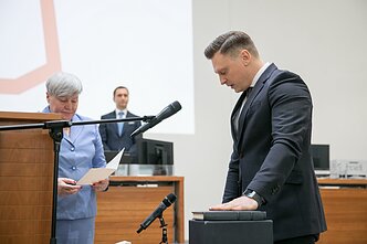 Vilniaus miesto savivaldybės tarybos narių priesaika Vilniaus miesto savivaldybės tarybos narių priesaika
