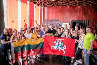 Atlikėjas Jurijus Veklenko ir jo „eurovizinė“ komanda atvyko į Tel Avivą