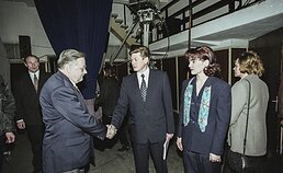 Kandidatai į prezidentus su antrosiomis pusėmis ir štabo nariais debatuose 1997-aisiais