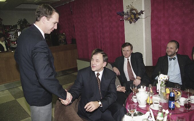 Kandidatai į prezidentus su antrosiomis pusėmis ir štabo nariais debatuose 1997-aisiais
