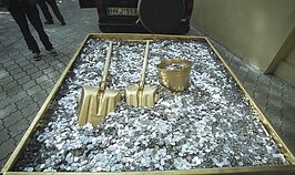 Arūnas Valinskas, Vytautas Šerėnas, Gintaras Ruplėnas veža baudą – 15 tūkst. litų monetomis