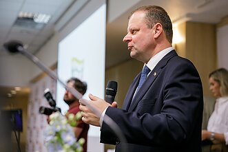 Saulius Skvernelis laukia rinkimų rezultatų Saulius Skvernelis laukia rinkimų rezultatų
