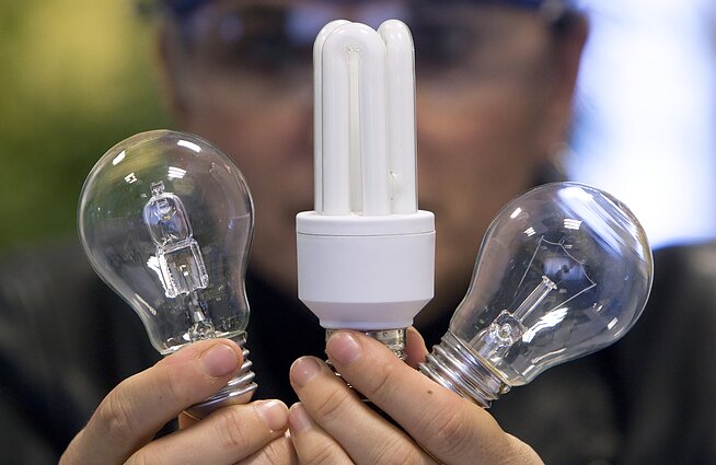 Žinios. Visuomeninio tiekimo kaina už elektrą nuo sausio gali būti 65 centai už kilovatvalandę
