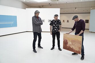 Kuratorius Ignas Kazakevičius, menininkas Žygimantas Augustinas, parodos architektas Vilnis Putramas Kuratorius Ignas Kazakevičius, menininkas Žygimantas Augustinas, parodos architektas Vilnis Putramas