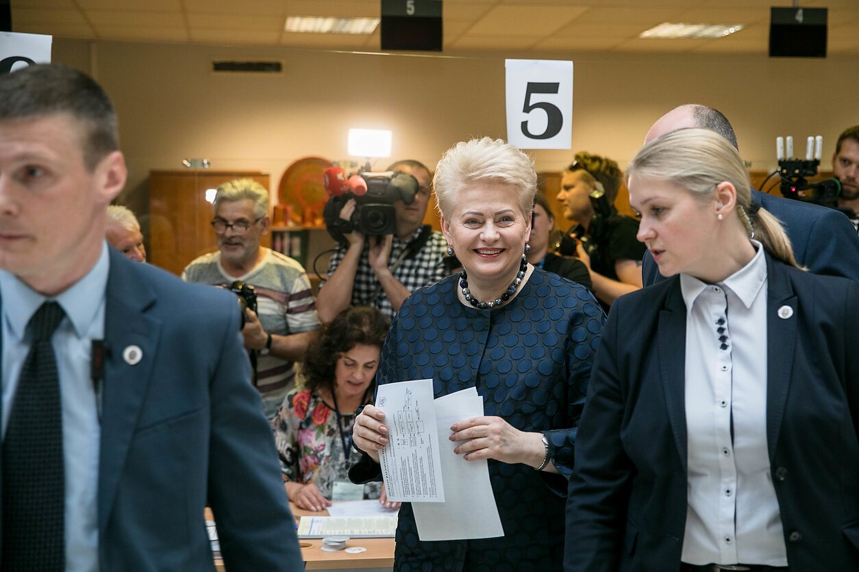 Dalia Grybauskaitė balsavo išankstiniuose rinkimuose. Dalia Grybauskaitė balsavo išankstiniuose rinkimuose.