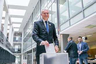 Gitanas Naudėda balsuoja Gitanas Naudėda balsuoja