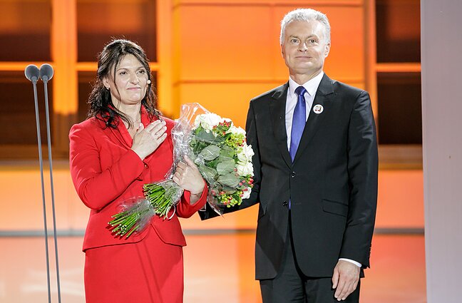 Rinkimų transliacija iš S. Daukanto aikštės. Gitanas Nausėda ir Diana Nausėdienė Rinkimų transliacija iš S. Daukanto aikštės. Gitanas Nausėda ir Diana Nausėdienė