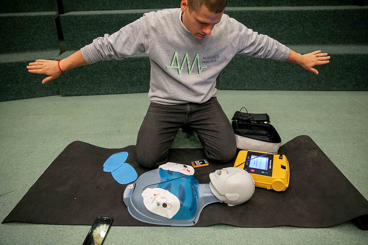 Martynas Gedminas veda pirmosios pagalbos mokymus