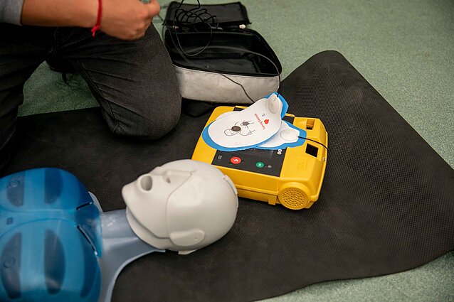 Lietuviams trūkstant žinių, kaip suteikti pirmąją pagalbą, kursus populiarinti imasi moksleiviai ir verslai