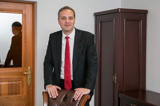 Владимир Милов