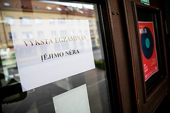 Lietuvių kalbos ir literatūros egzaminas Lietuvių kalbos ir literatūros egzaminas