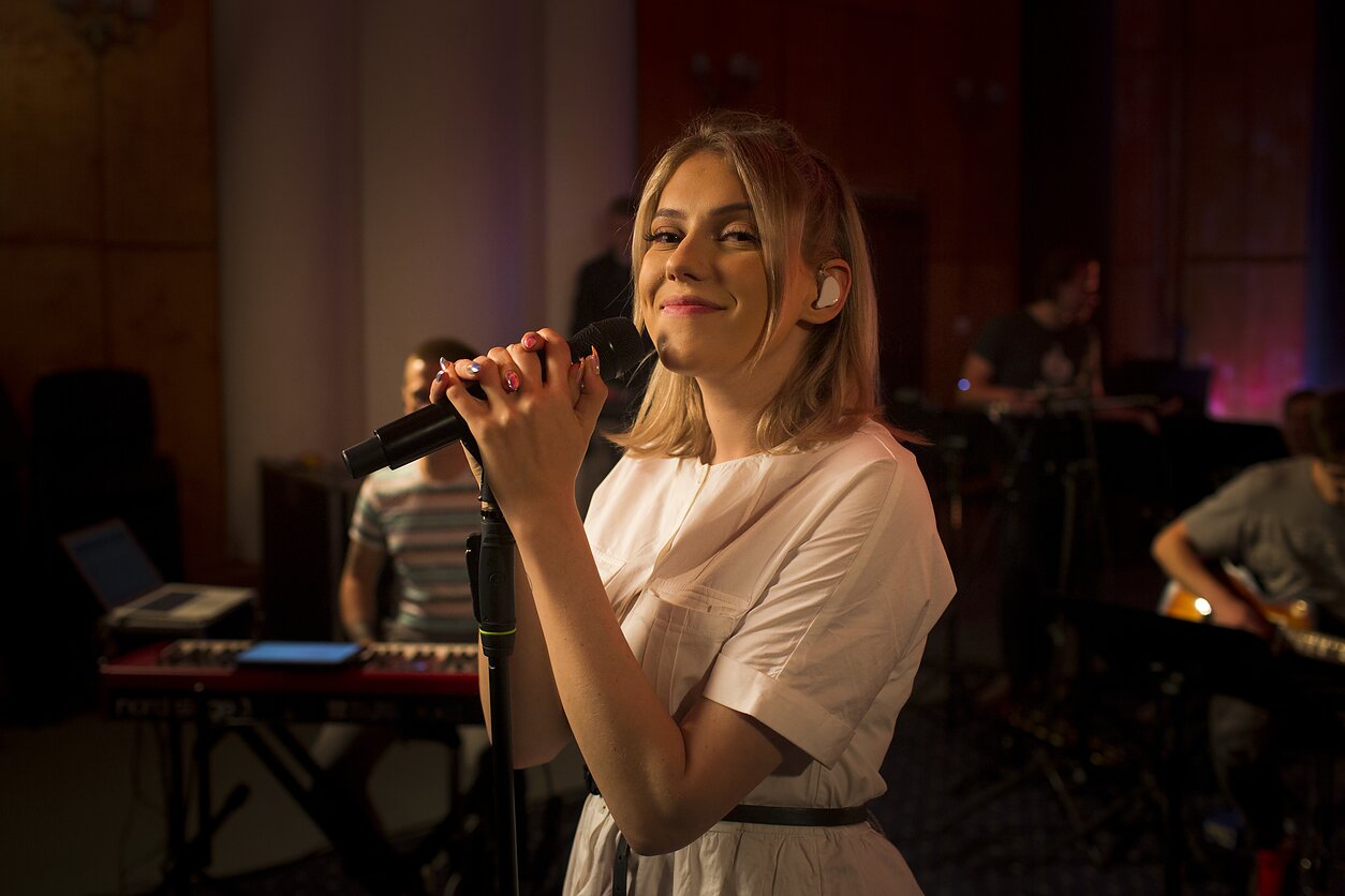 Monique repeticijos su orkestru akimirka