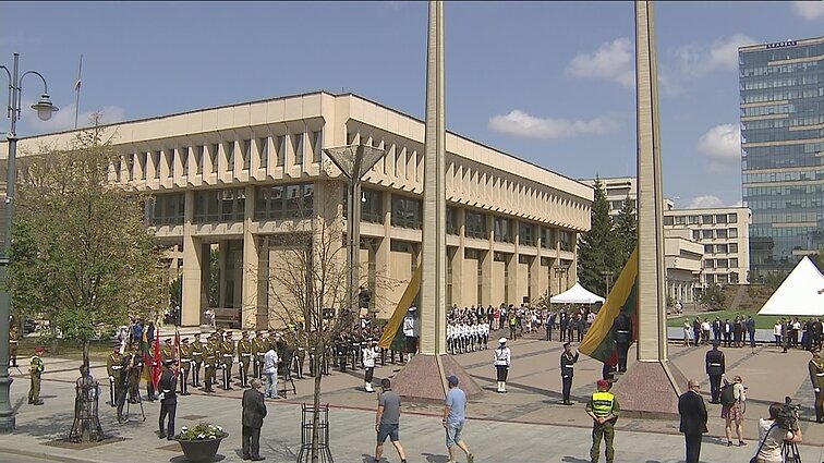 Valstybės vėliavos pakėlimo ceremonija Nepriklausomybės aikštėje