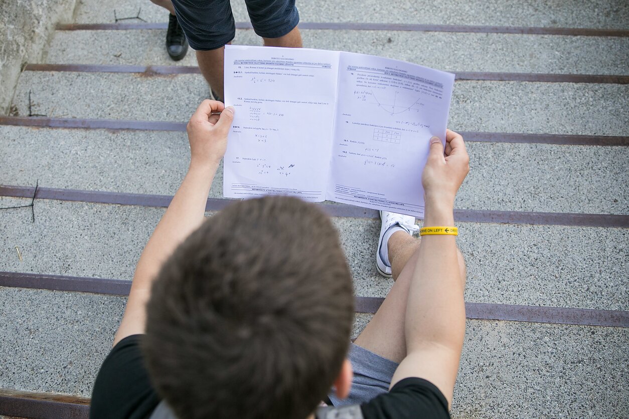 Abiturientai po egzamino.