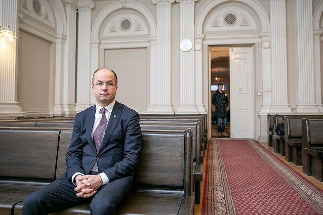 LRT tyrimas. Yla lenda iš maišo: ypatingieji Gitano Nausėdos gydytojo Remigijaus Žaliūno ryšiai