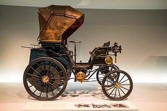 1986-ųjų motorizuotas „Mercedes-Benz“ vežimas