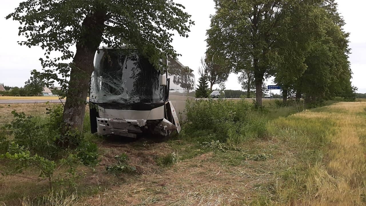 Avarijos metu žuvo 1 žmogus, dar bent 10 patyrė įvairius sužeidimus