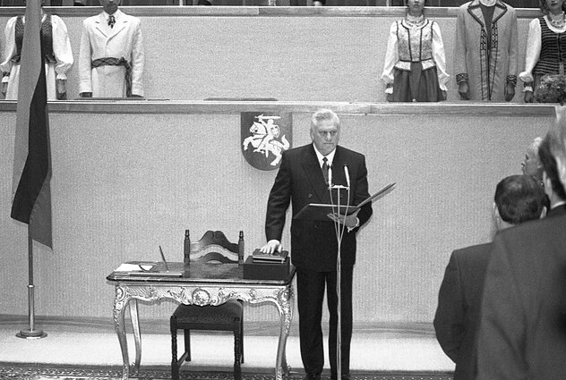 Algirdo Mykolo Brazausko inauguracija, priesaika Seime