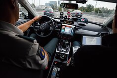 Nežymėtas policijos automobilis
