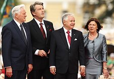 Lietuvos prezidentas Valdas Adamkus, Ukrainos prezidentas Viktoras Juščenka ir Lenkijos prezidentas Lechas Kaczynskis Lietuvos prezidentas Valdas Adamkus, Ukrainos prezidentas Viktoras Juščenka ir Lenkijos prezidentas Lechas Kaczynskis