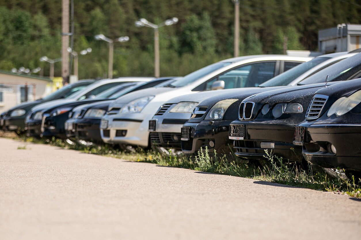 Naudotų automobilių pardavimo aikštelė Naudotų automobilių pardavimo aikštelė