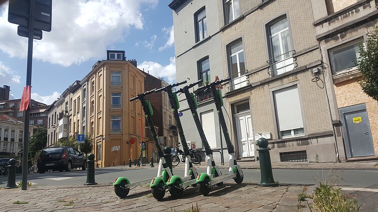 Elektriniai paspirtukai: ar Laisvės alėjoje pėstieji jaučiasi saugūs?