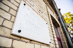 Nukabinta sovietų užverbuotos poetės Valerijos Valsiūnienės atminimo lenta