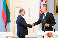 Saulius Skvernelis teikia ministrų sąrašą Gitanui Nausėdai
