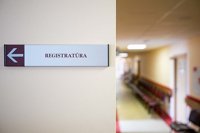 Žinios. Dėl medikų trūkumo dalis gydymo įstaigų priverstos nutraukti naujų pacientų registravimą