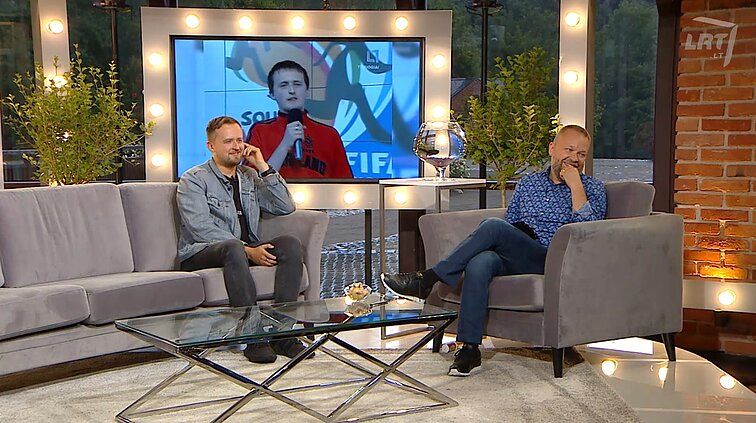 Muzikinis pokalbių šou „Vakarėja“ su Martynu Starkumi. Mantas Katleris apie vaikišką spektaklį: vaidinau karklo šakelę