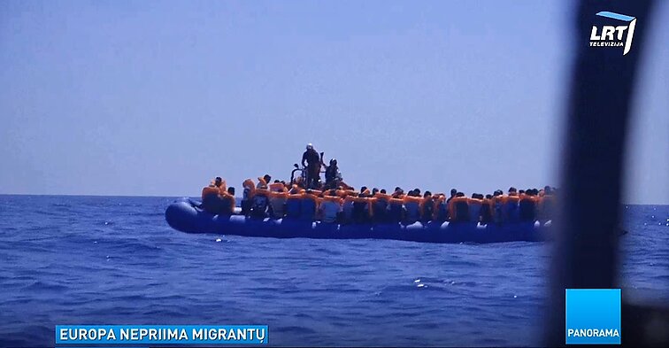 Panorama. Italija ir Ispanija sako griežtą ne migrantams: tuo tarpu dėl įtampos pilnuose žmonių laivuose bet kurią minutę gali kilti kruvinos riaušės