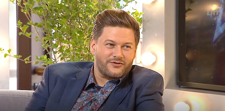 Muzikinis pokalbių šou „Vakarėja“ su Martynu Starkumi. Merūnas Vitulskis: žvejyba – tai tokia sritis, kuri pulsuoja pasąmonėje