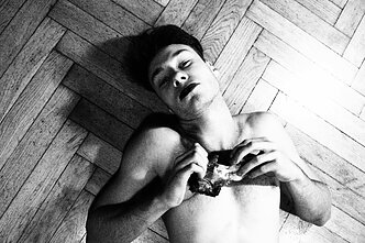 Valerijus Kazlauskas spektaklyje „Nevykėlis“