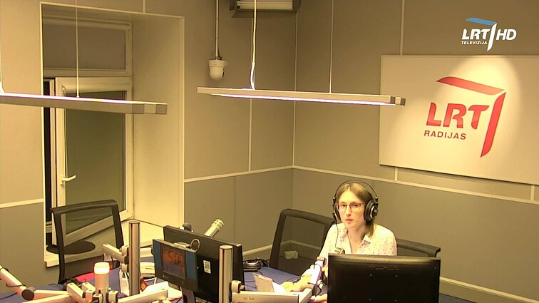 LRT RADIJO žinios. Katedros aikšėje Lietuvos mokykloms bus perduoti 47 geltonieji autobusai