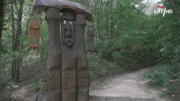 Kultūros diena. Raganos ir bildukai pasiruošę švęsti: minimas 40-asis Juodkrantės Raganų kalno jubiliejus