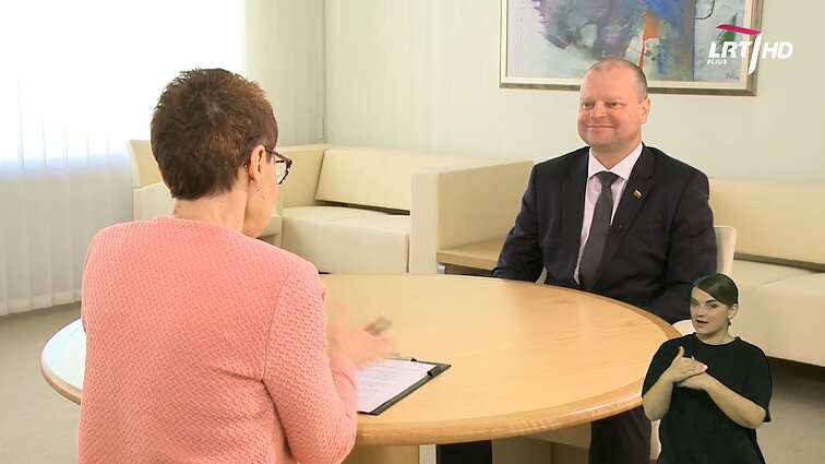 Dienos tema. Premjero atsakas apie ministrų keitimą užsiminusiam Nausėdos patarėjui: kištis turi tie, kam numato Konstitucija (su vertimu į gestų k.)