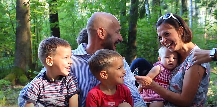 Tėčio reikalai. Septynių vaikų tėtis Vytautas: mes tikra itališka šeima – nuolat vėluojame ir laisvai liejame jausmus